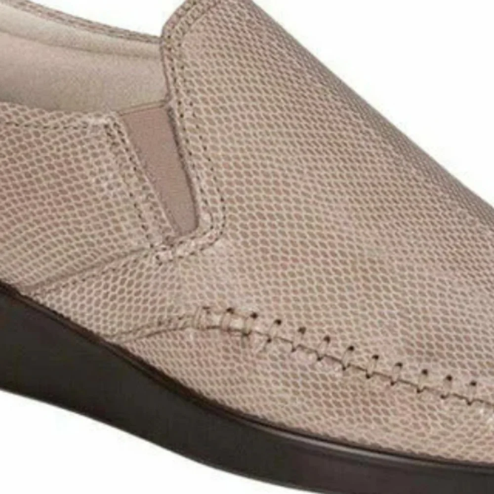 SAS Women's NWOT Tan Loafers - Picture 2 of 10